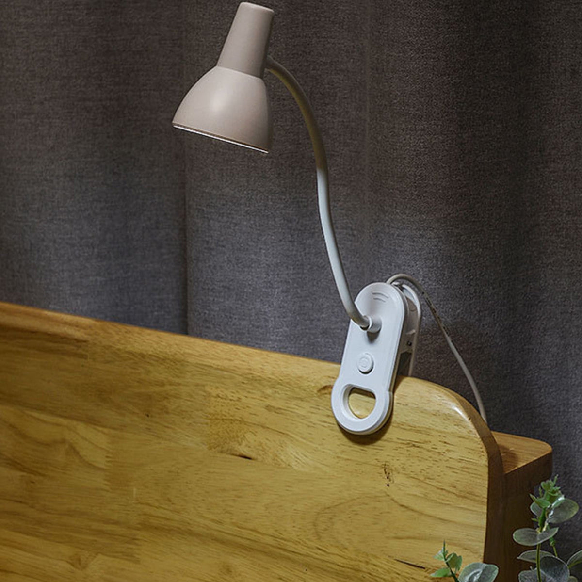 Clip-On Reading Light with 16 LEDs and 3 Brightness Modes, USB-Powered Gooseneck Lamp - Image 3