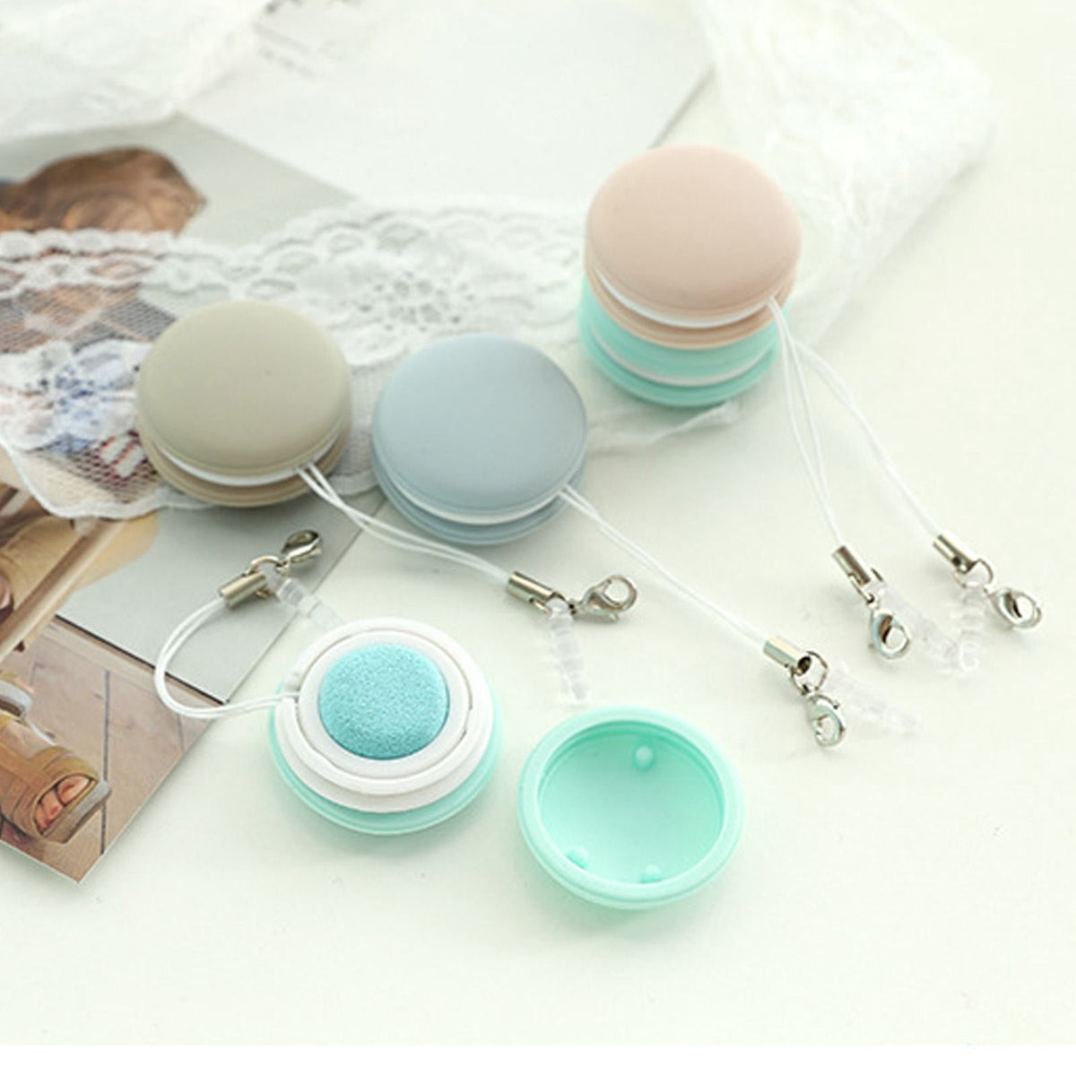 Mini Screen Cleaner Pendant with Brush and Dust Plug, Reusable Phone and Glasses Wipe, Green - Image 6